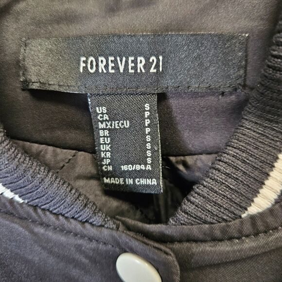 Forever 21 Cropped Varsity Jacket Letterman Black White Y2K Streetwear Small - Picture 4 of 4